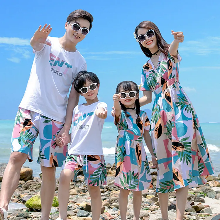 沙滩情侣装夏装清凉新款旅游度假男款套装洋气春夏季V领连衣裙女