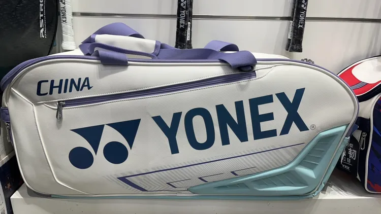 YONEX尤尼克斯新款国家队同款羽毛球包大容量包双肩背包 02331白
