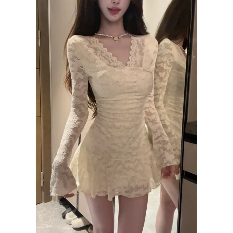 法式纯欲烫钻V领喇叭长袖连衣裙女秋季设计感a字裙子
