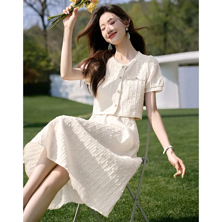 沫晗依美【精致时髦感肌理套装】2025夏季圆领衬衫+半裙时尚女套装