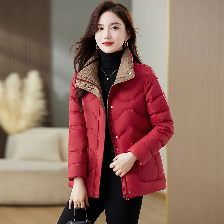 红色短款羽绒服女冬季轻薄2024新款高端时尚设计感妈妈外套小个子