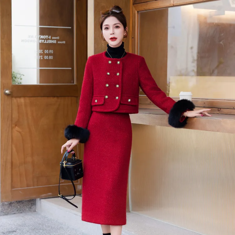红色小香风套装女冬新款内胆白鸭绒外套真毛轻奢名媛半身裙两件套
