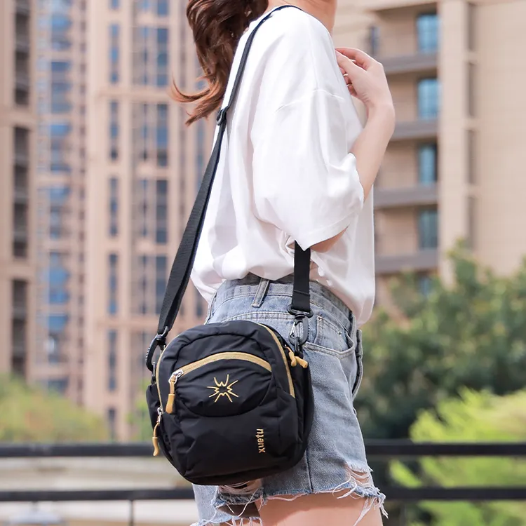 户外单肩包女百搭休闲轻便小斜挎包男水壶防水迷你旅游背包夏时尚