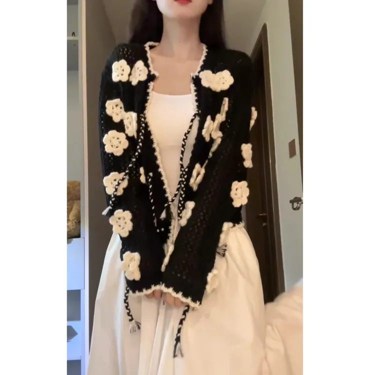 2024秋冬新款设计感镂空立体花朵针织开衫女搭配吊带裙显瘦两件套