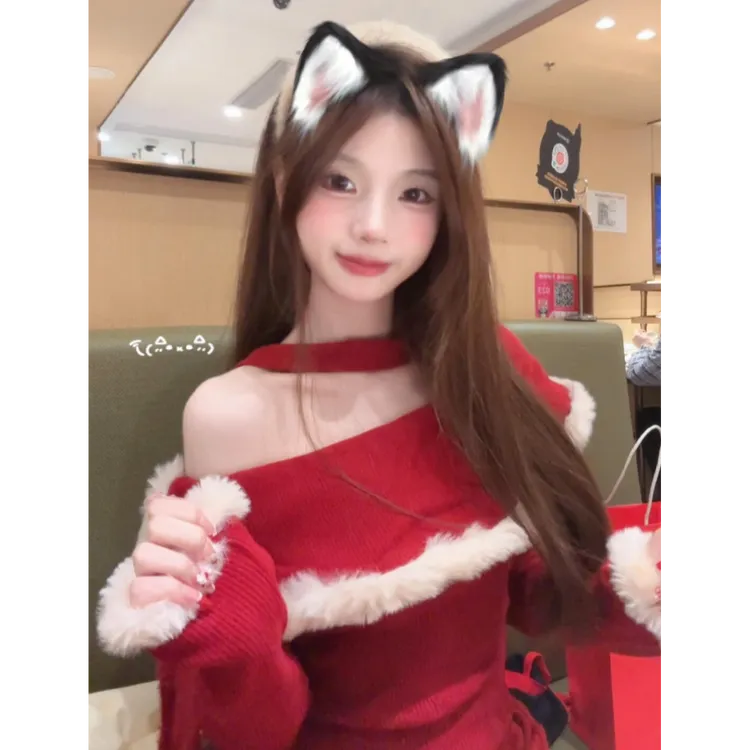 2024秋冬新款圣诞红色挂脖一字领露肩毛边包臀连衣短裙女圣诞战袍