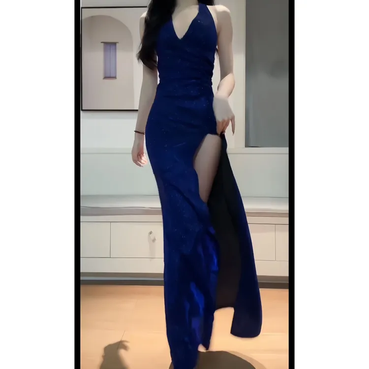 2024新款法式时尚小众性感高级感开叉晚会礼服气质V领挂脖连衣裙