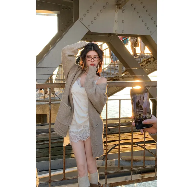 2024秋季新款慵懒风宽松软糯中长款毛衣针织开衫搭蕾丝拼接吊带裙