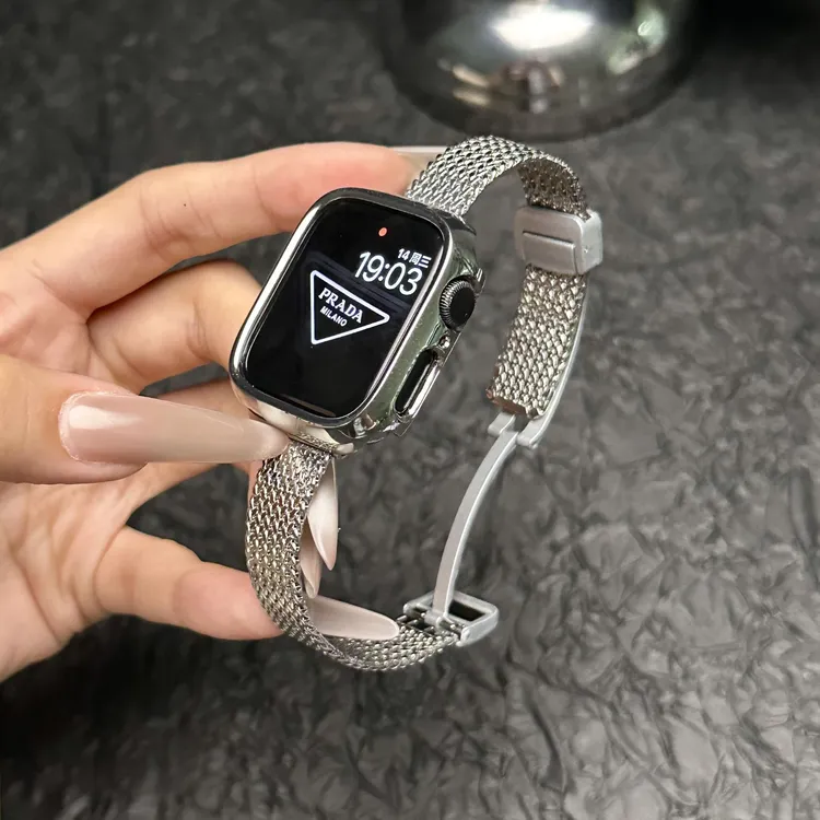 表带哥适用于iwatchs11折叠磁吸扣爱心纹金属钢带苹果适配9女腕带
