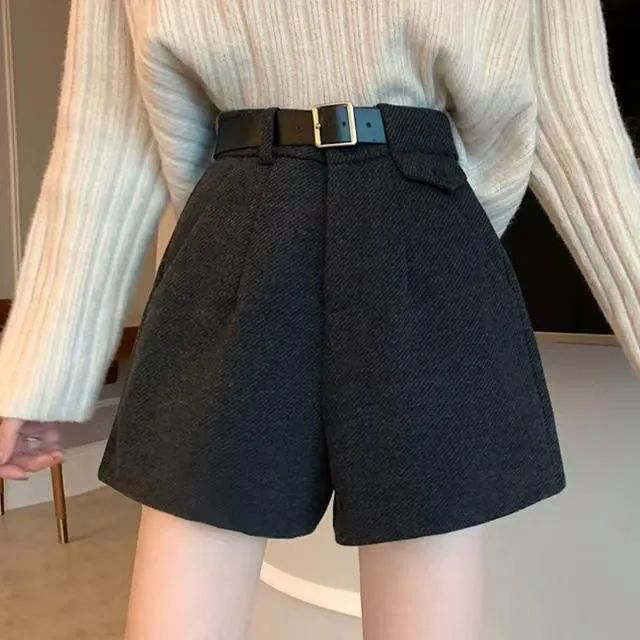 2025新款秋冬毛呢短裤女高腰西装短款黑色显瘦百搭A字外穿靴裤女