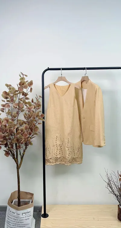 HUA  NI 【高定系列】 春款上新 8812 进口亚麻纯色绣花连衣裙女款