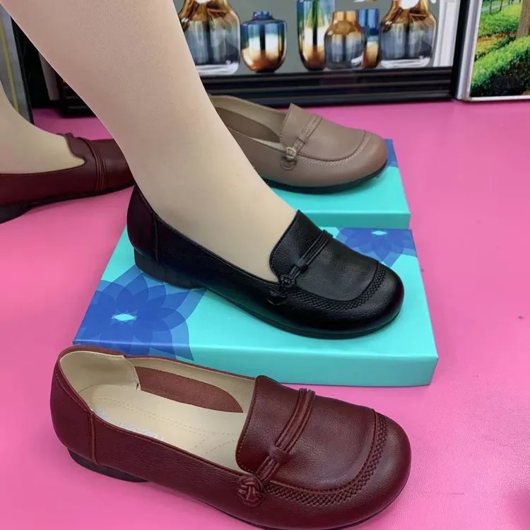 2023新款四季妈妈鞋软底防滑中老年女鞋纯色休闲一脚蹬女士小单鞋