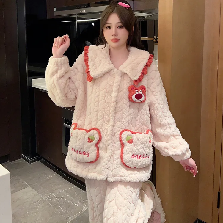 大码胖妹妹可爱卡通草莓熊珊瑚绒睡衣女秋冬长袖200斤家居服套装