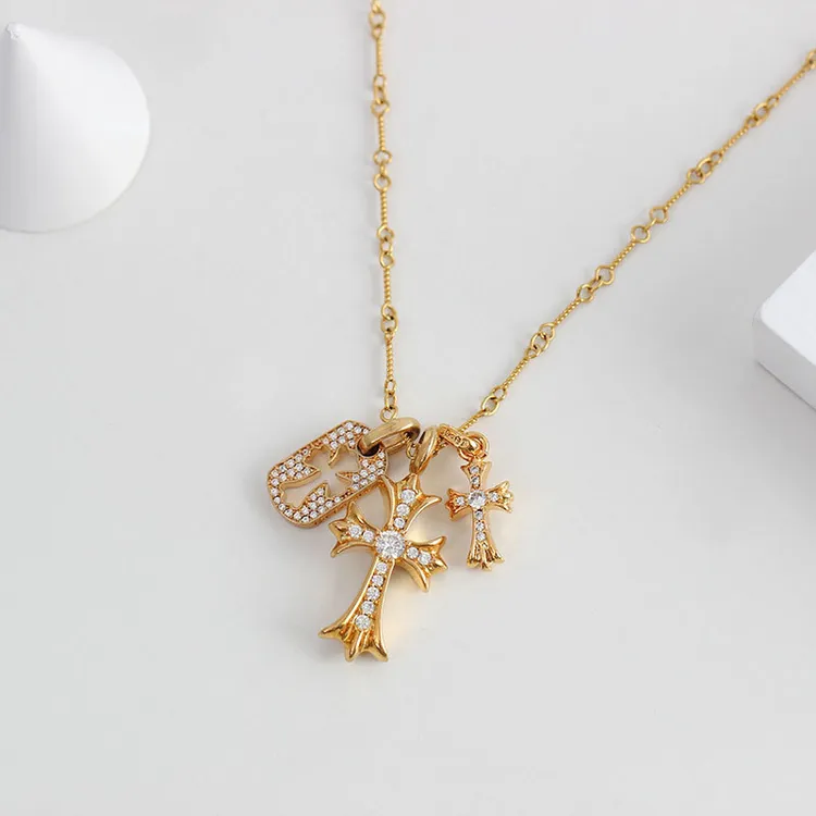 24新款克罗十字架镶钻吊坠项链女设计感铜镀18K金