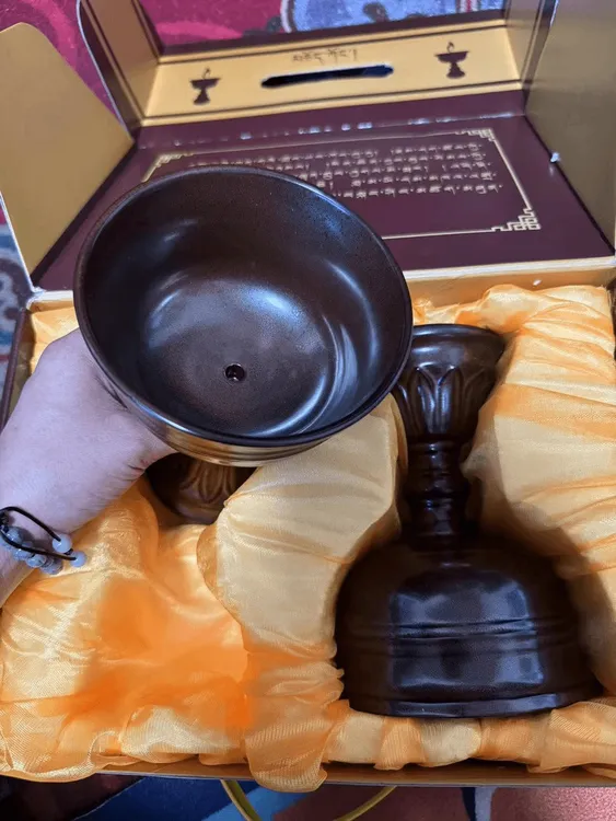 龙顿曲供一对酥油灯