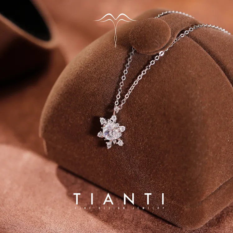 TIANTI/天缇 吊坠925银合成锆石 星芒项链女时尚轻奢百搭高智淡人