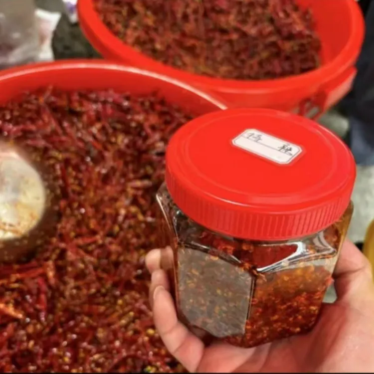 湖南湘西手工擂辣椒