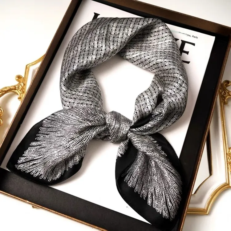 韩版丽锦缎小香灰方巾70*70时尚百搭黑白色编织花纹网红爆款丝巾