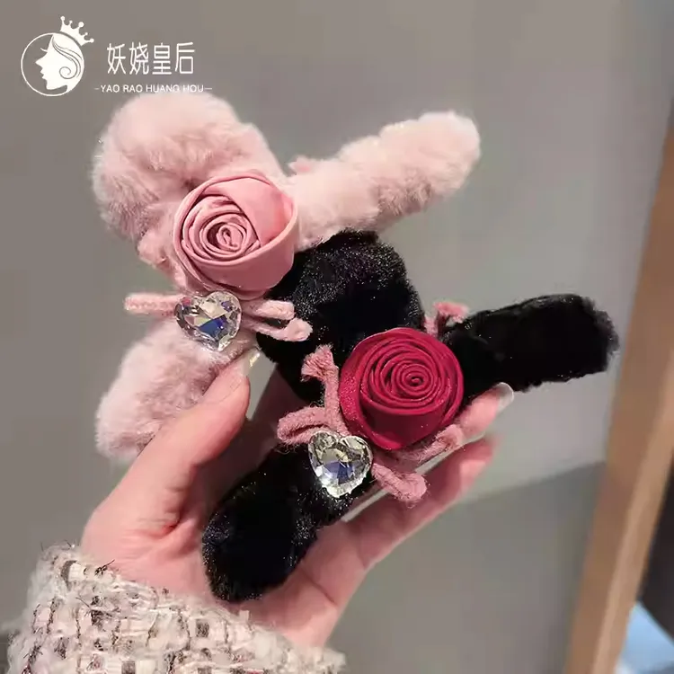 浪漫玫瑰花大号毛毛绒抓夹高级感秋冬发夹女后脑勺2024新款鲨鱼夹