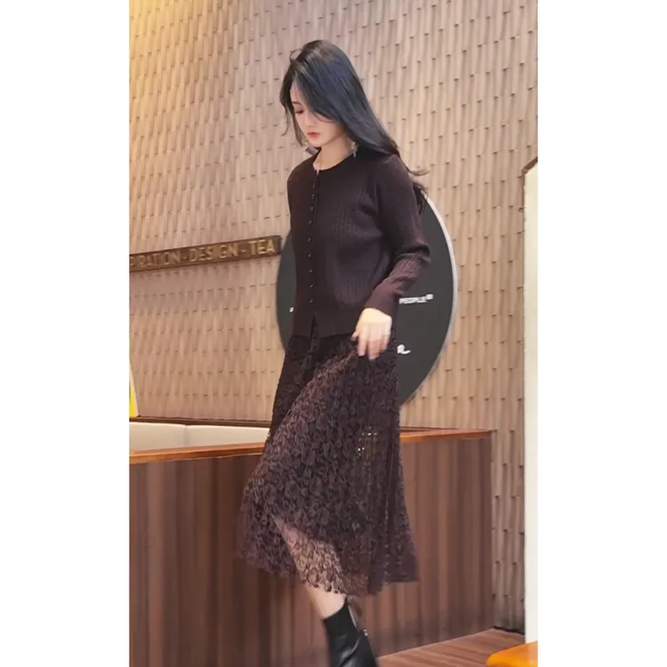 8203#高端洋气显瘦圆领假两件套毛针织安可拉红高腰A字裙长裙 