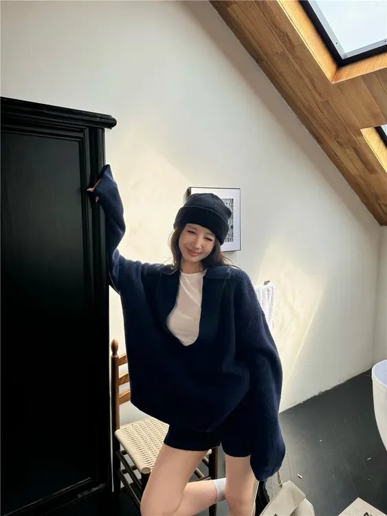 慵懒松弛感大V领坑条针织衫套装女秋冬设计感宽松休闲短裤两件套