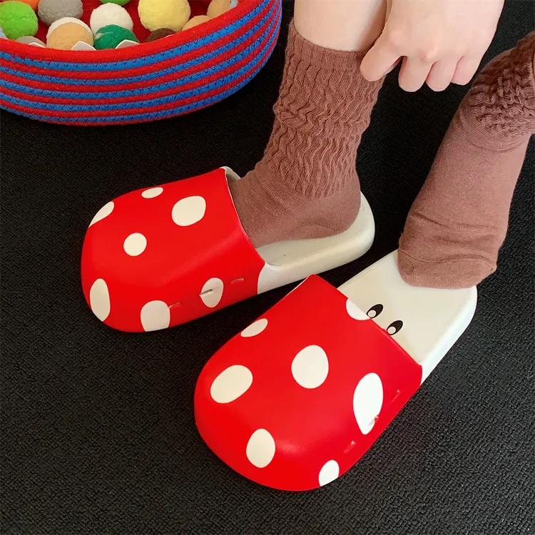 创意可爱蘑菇拼色包头拖鞋防滑厚底春夏室内外穿防滑沙滩凉拖鞋女