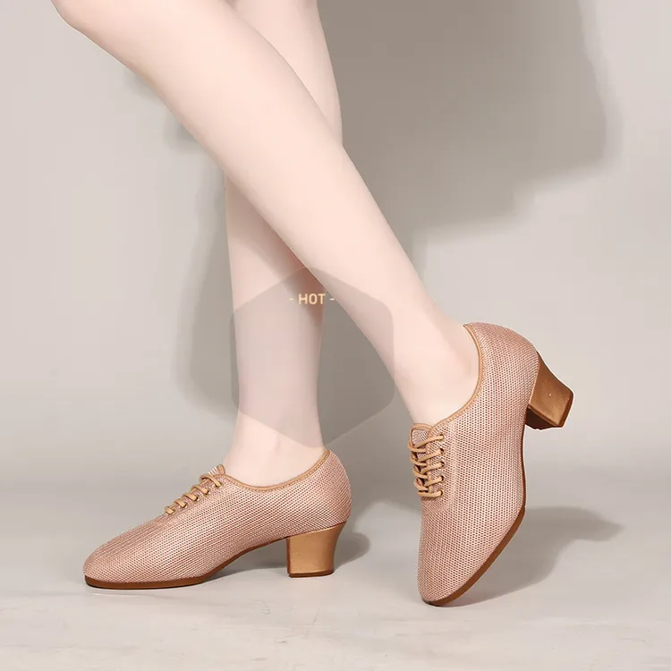 广场舞鞋透气网面拉丁舞鞋女士软底跳舞鞋交谊舞练功教师鞋批发新