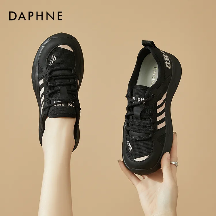 达芙妮跑步女鞋轻便轻运动鞋显瘦不累脚2025秋季新款透气旅游鞋子