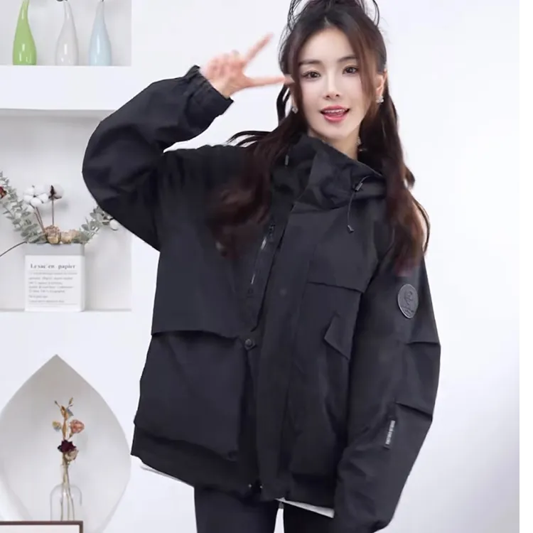 户外三合一冲锋衣外套女2025新款爆款连帽时尚宽松运动休闲夹克