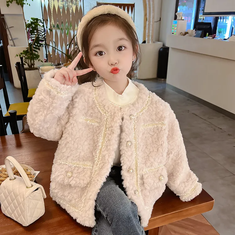 女童外套秋冬款2025新款宝宝冬季羊羔绒小香风女孩毛毛衣儿童冬装