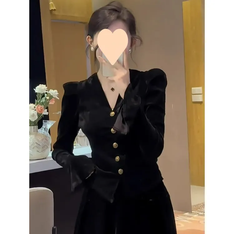 黑色领泡泡袖衬衫2025新款女秋冬洋气独特别致高端法式秋冬服装