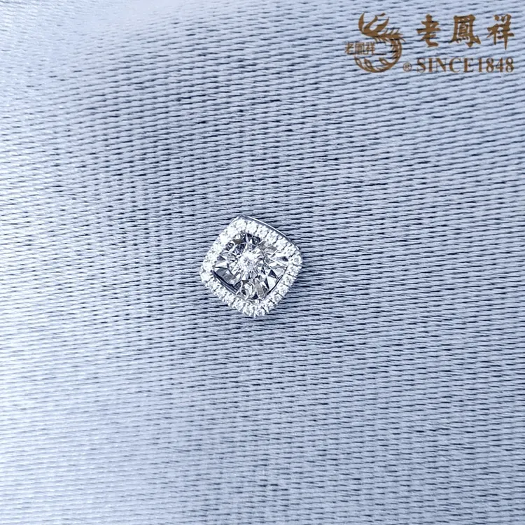老鳯祥18k金镶钻菱形吊坠灵动告白老凤祥钻石吊坠时尚百搭气质