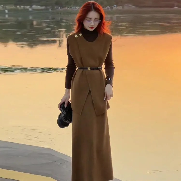 时尚连衣裙套装女2024春秋新款不规则马甲高领打底衫半身裙三件套