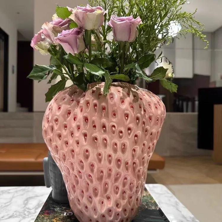 草莓花瓶陶瓷摆件ins风高颜值高级感水培插花瓶粉色草莓家居摆件