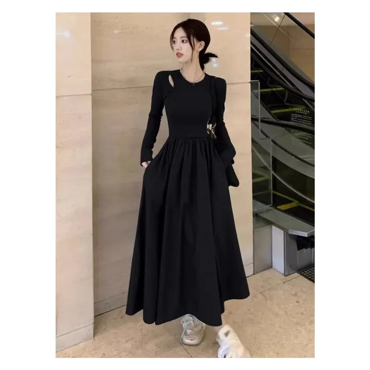 法式赫本风小黑裙高级感黑色镂空设计长袖连衣裙收腰早秋款长裙