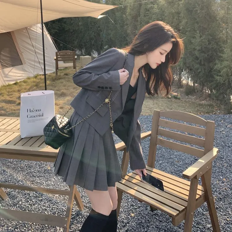 灰色西装外套女小个子套装2025新款春秋韩系短款百褶裙西服两件套
