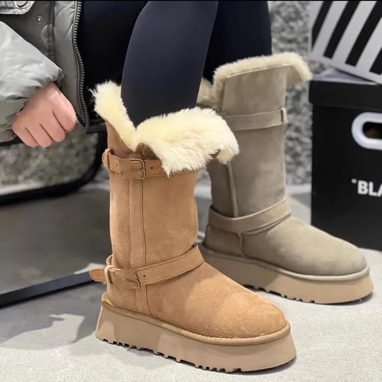 秋冬新款高颜值皮毛一体皮带扣款设时尚保暖女款雪地靴