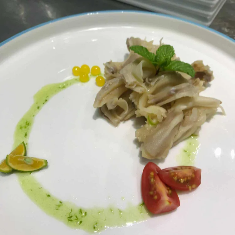 藤椒酸汤浸鸭掌制作教程
