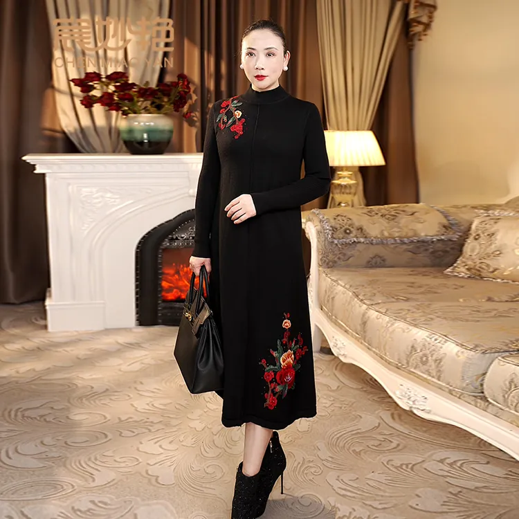 宸妙艳秋冬新款复古国风大码妈妈装毛衣裙重工刺绣民族风连衣裙