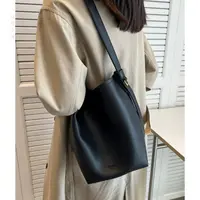 女士包包设计师定制款大容量单肩包简约水桶包子母包通勤百搭