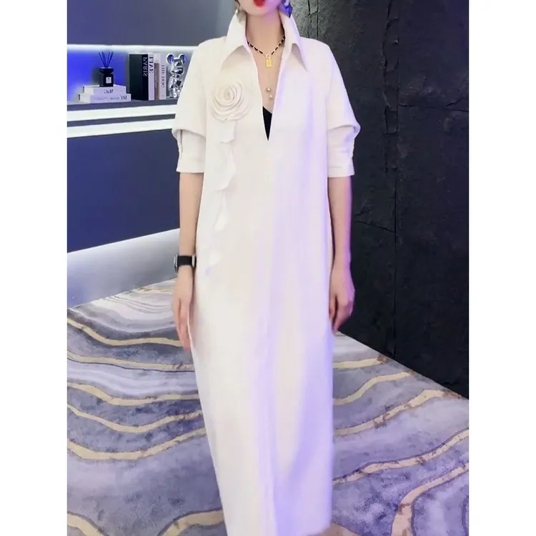 法式高级感V领松弛感手工花朵连衣裙2026夏季新款轻奢显瘦A字裙女