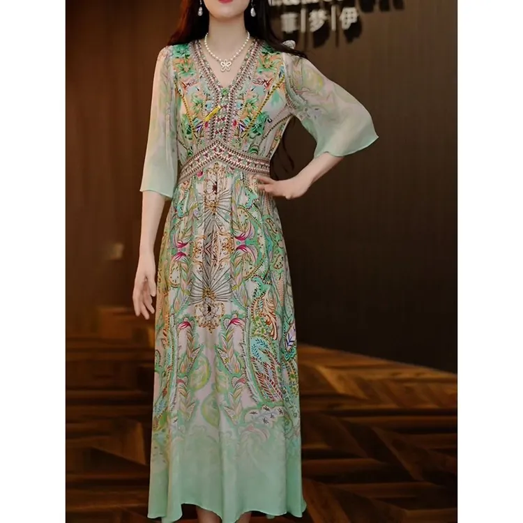 超仙减龄度假风印花V领连衣裙女2025夏季新款洋气休闲风收腰A字裙