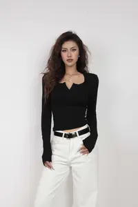 【Aliu自制】早春新款U领纽扣长袖T恤女纯欲百搭修身显瘦套头打底衫