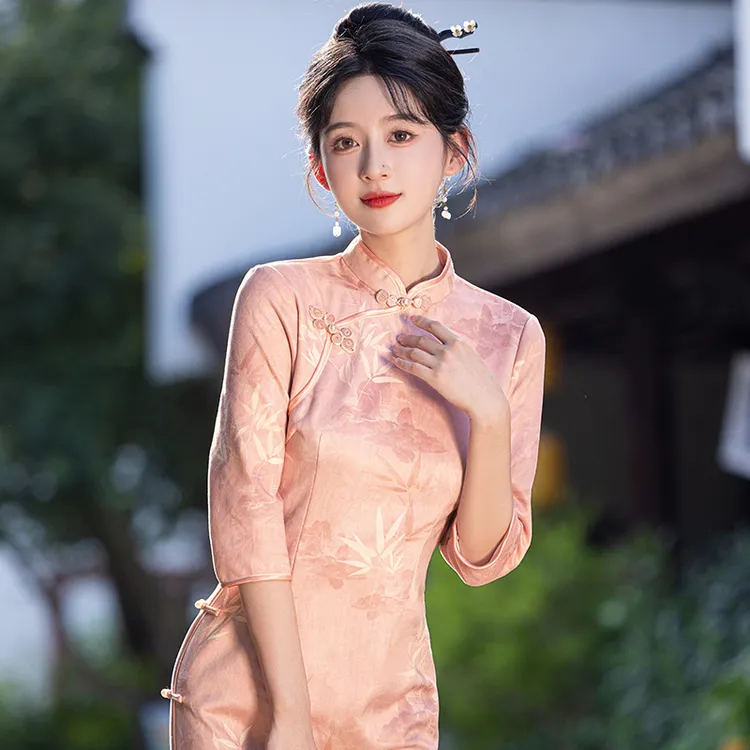 粉色麂皮绒旗袍2025年新款气质年轻款素雅复古风改良少女茶服连衣