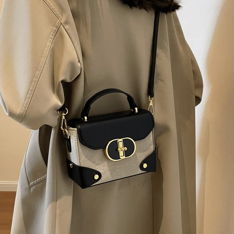 今年流行包包女士2025新款潮高级感撞色斜挎包洋气爆款手提小方包