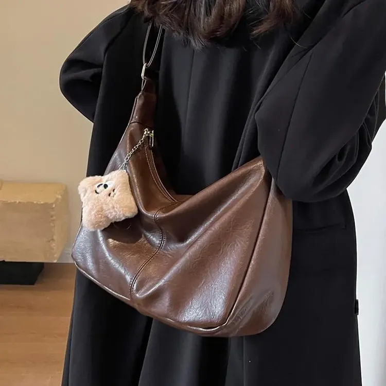 大容量包包女士2025新款潮复古百搭通勤托特包质感软皮单肩斜挎包