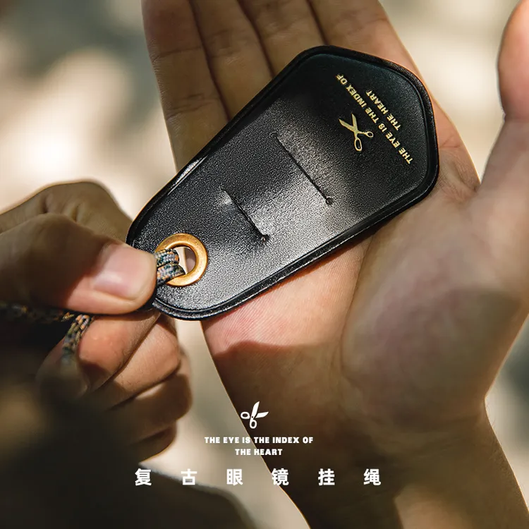 马登工装美式复古防丢防滑便携眼镜挂绳头层牛皮阿美咔叽项链男潮