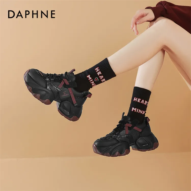 达芙妮新款2025冬季厚底加绒保暖老爹鞋女款百搭增高运动休闲潮鞋