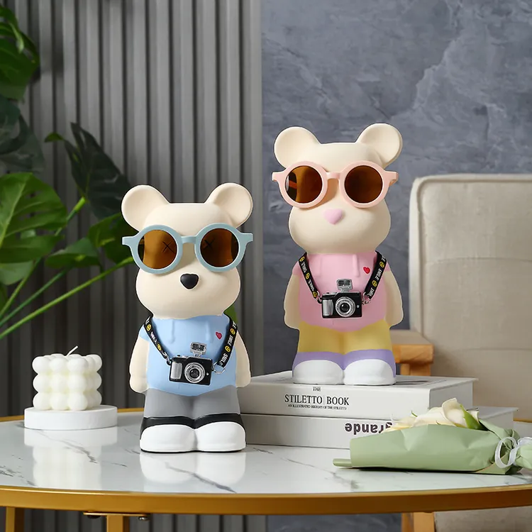 28cm网红旅行熊戴眼镜相机可爱小熊陶瓷彩绘潮玩客厅玄关酒柜摆件