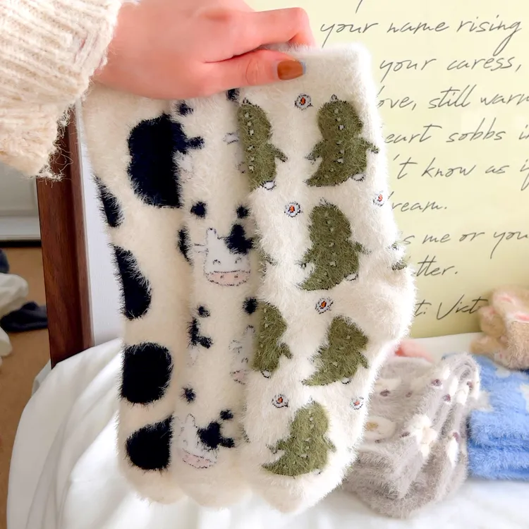 秋冬加绒水貂绒袜子女保暖加厚月子袜奶牛斑点居家可爱少女地板袜