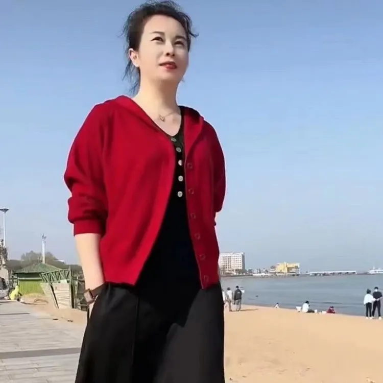 连帽针织开衫女短款早秋新款外搭蝙蝠毛衣外套春秋宽松大码